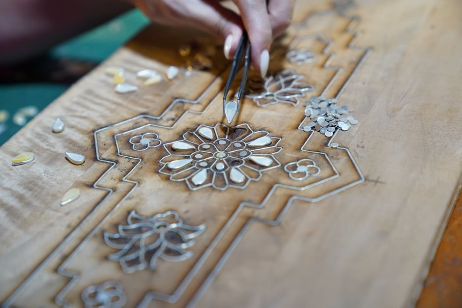 Understanding the Difference Between Inlays and Onlays